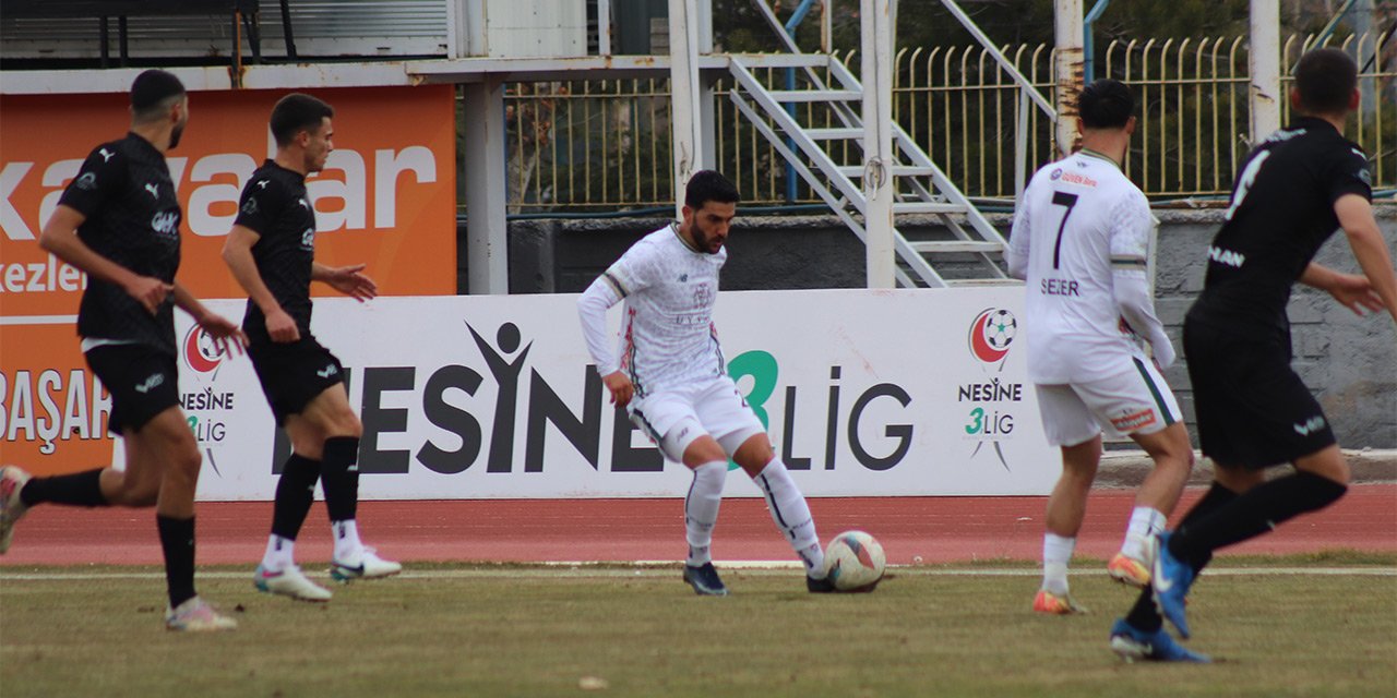 1922 Konyaspor’a evinde büyük şok