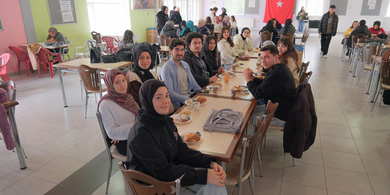 Konya’da üniversiteli gençler kahvaltıda buluştu