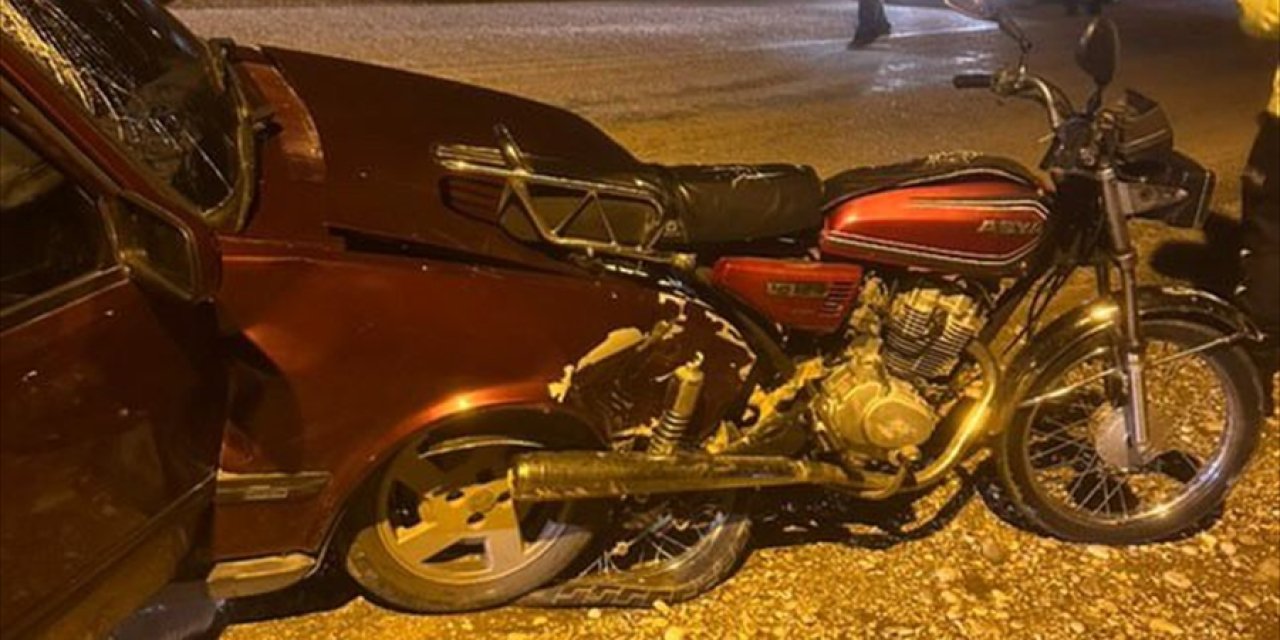 Böyle kaza görülmedi! Çarptığı motosiklet otomobile saplandı, sürücü öldü