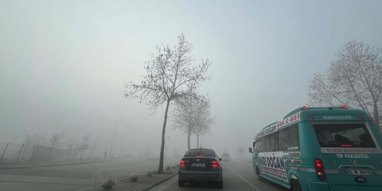 Konya güne sisle uyandı! Sürücüler zor anlar yaşadı