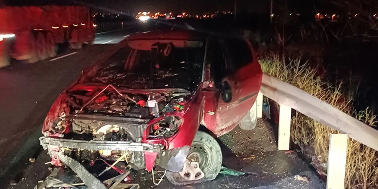 Konya’da bariyere çarpan otomobilin sürücüsü yaralandı