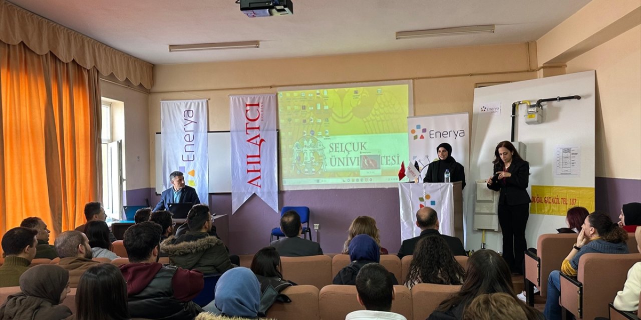 Sarayönü'de "Doğa Dostu Doğalgaz" paneli