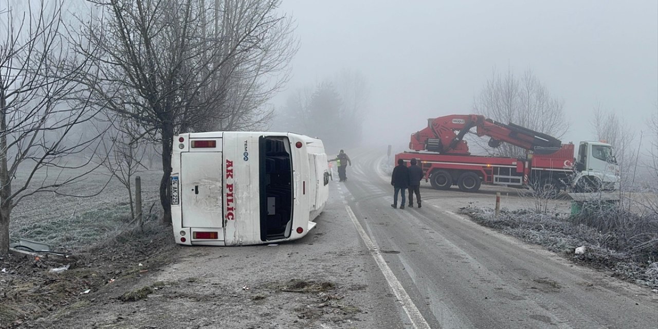 Servis midibüsü devrildi: 9 işçi yaralandı