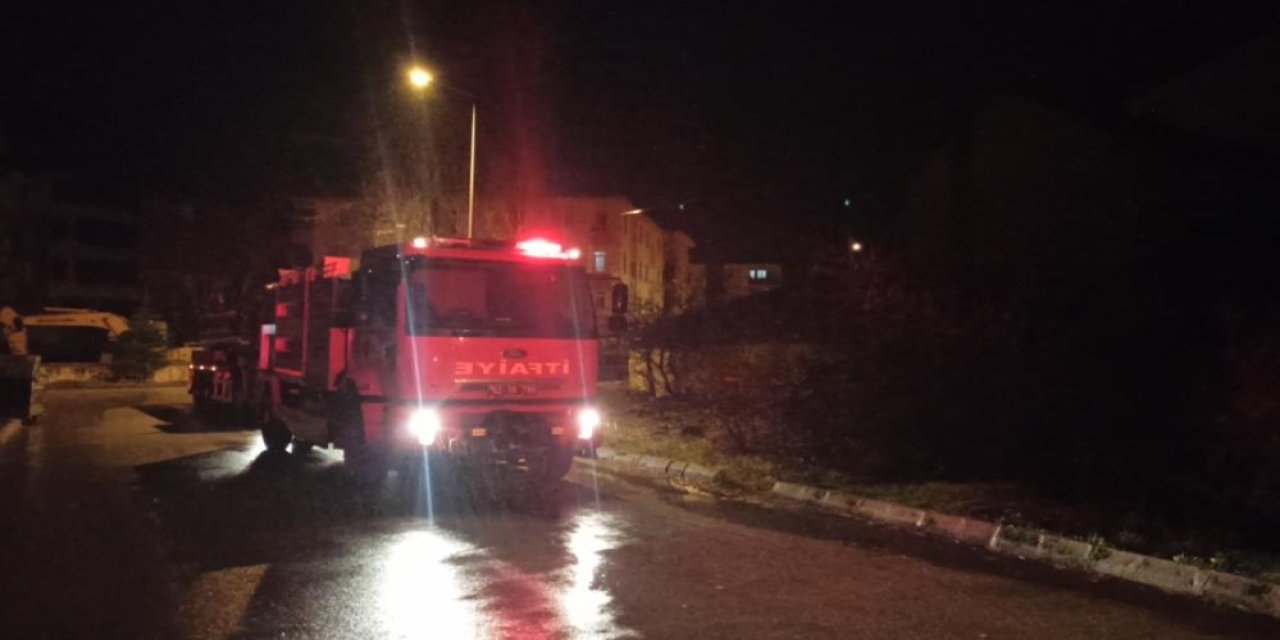 Konya'da depo yangını! Evlere sıçramadan söndürüldü