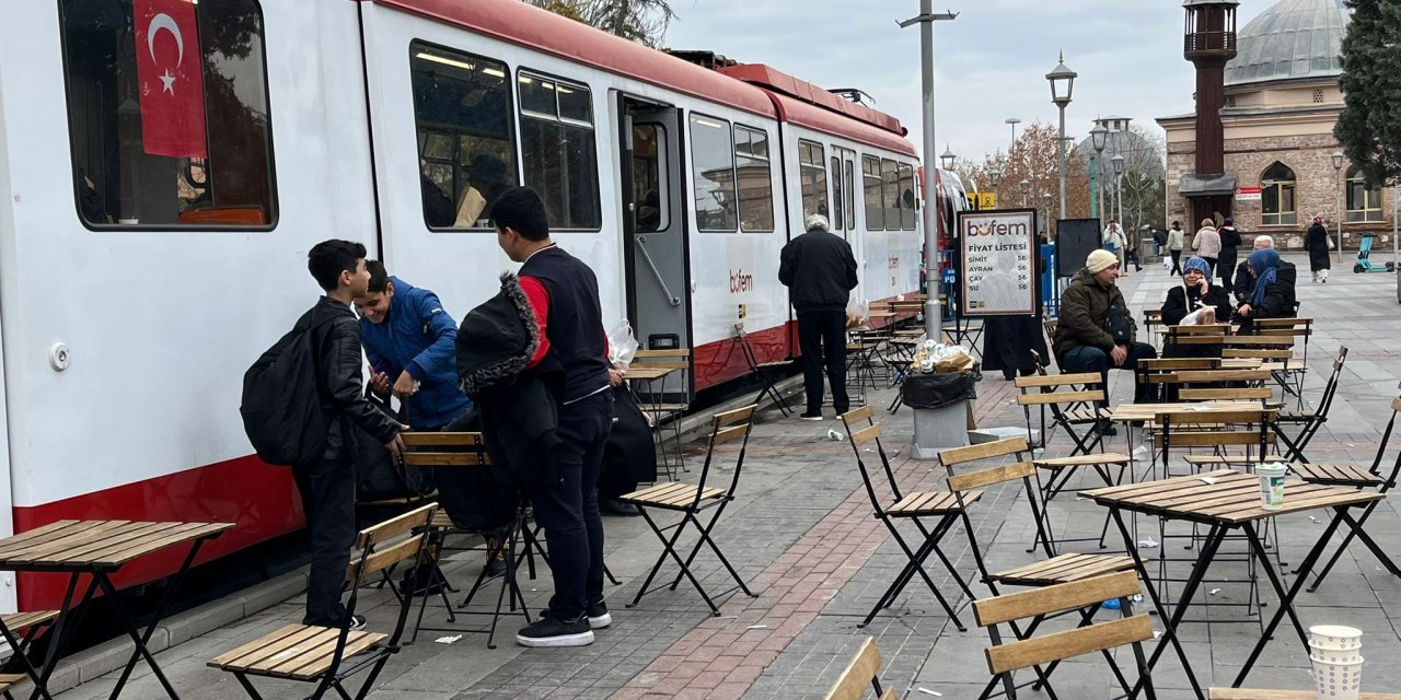 Konya’nın ucuz simit ve çay noktası! Her şey 5 TL