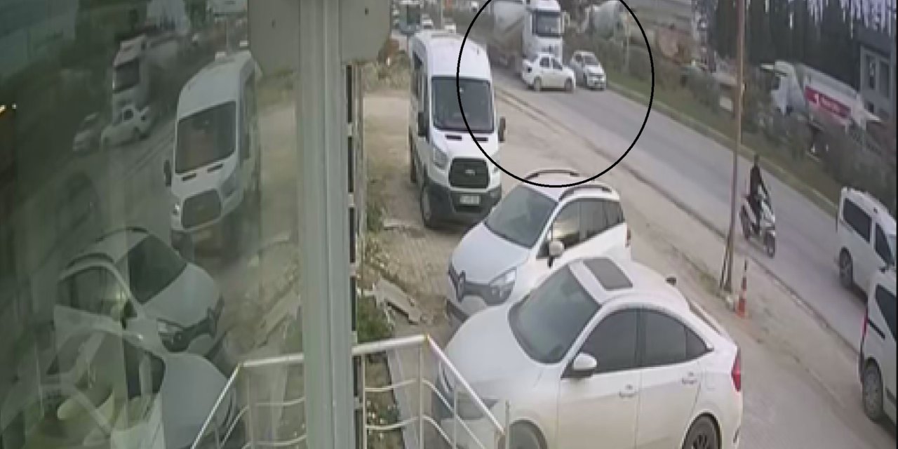 Beton mikseri otomobili metrelerce sürükledi