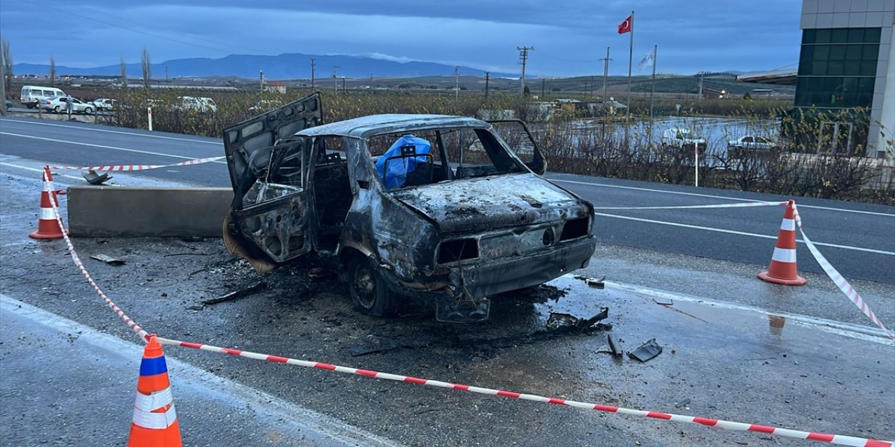 Kaza sonrası yanan otomobil yaşlı çifte mezar oldu