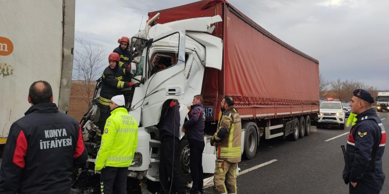 Konya’da iki TIR çarpıştı, ekipler alarma geçti