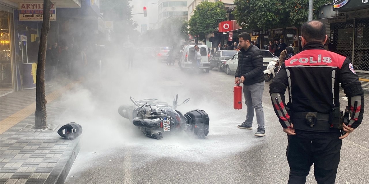 Sürekli arızalanan motosikletini ateşe verdi