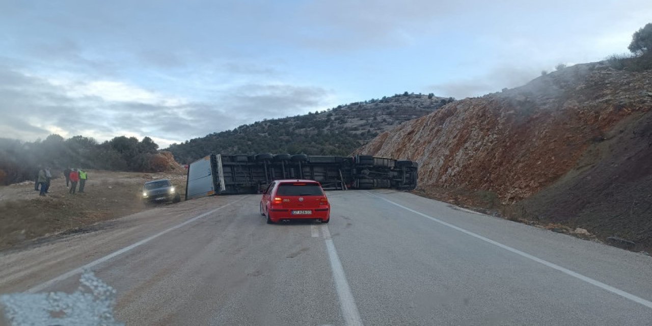 Yeni Konya Antalya yolunu trafiğe kapatan kaza