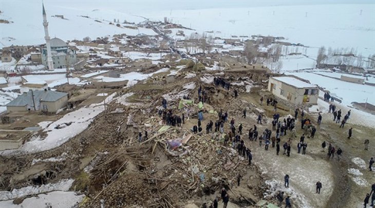 Van’daki depremde hayatını kaybedenlerin sayısı 10’a yükseldi
