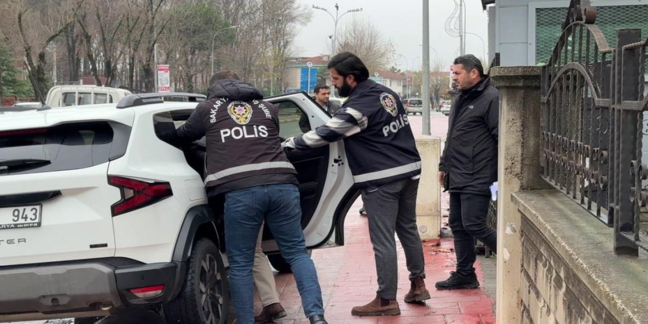 3 ay önce evlendiği eşini bıçakla ağır yaraladı