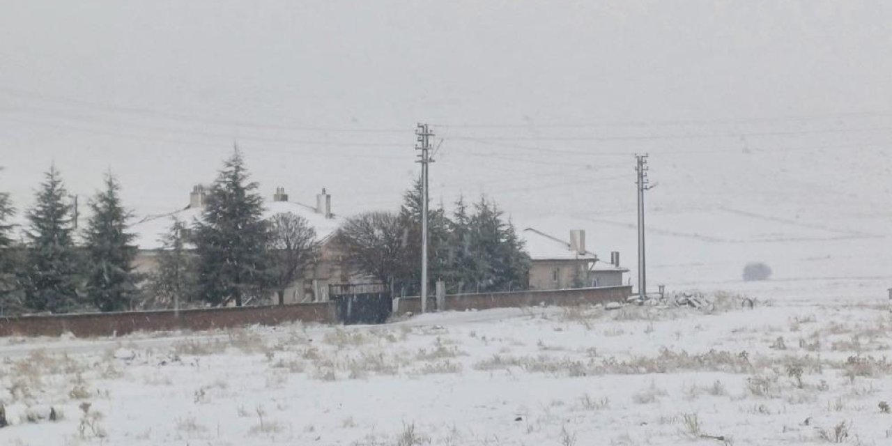 Konya Kulu’da kar yağışı etkisini sürdürüyor