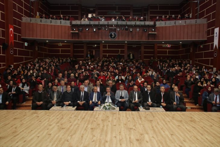 Yazar Tarık Buğra memleketi Akşehir'de anıldı