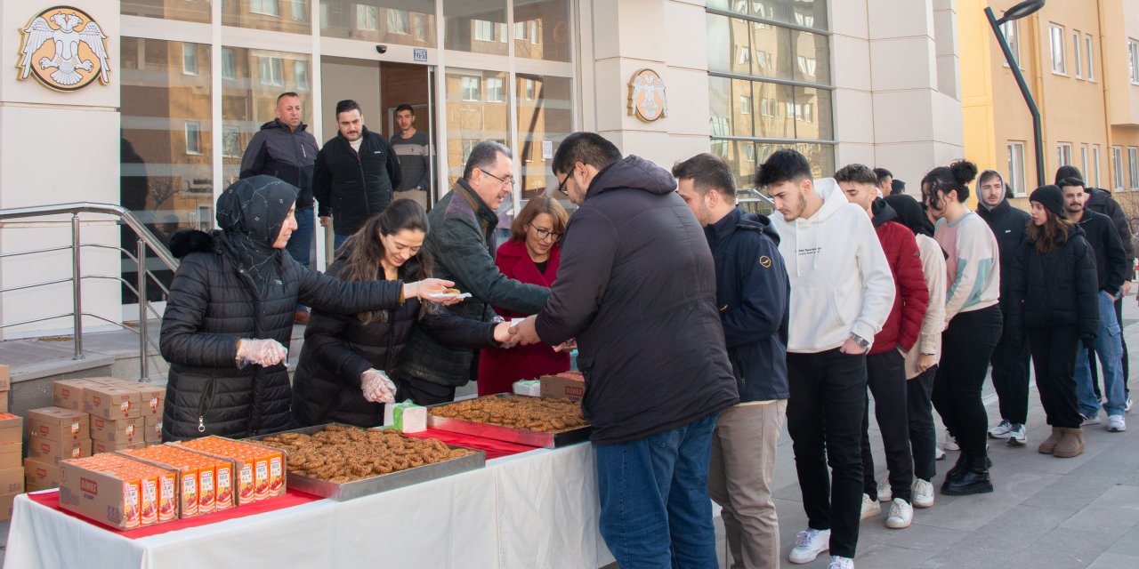 Konya’da üniversiteli gençlere şivlilik dağıtıldı