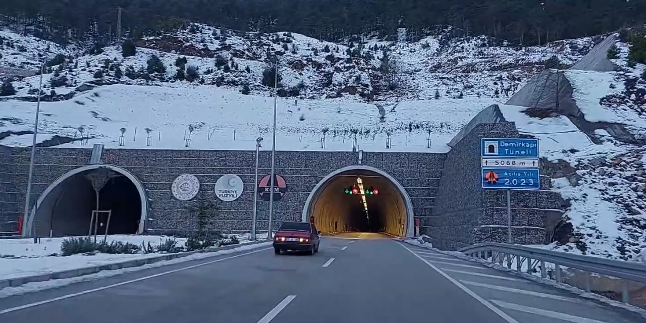 Konya’daki bu tünelin bir ucu kış, diğer ucu bahar