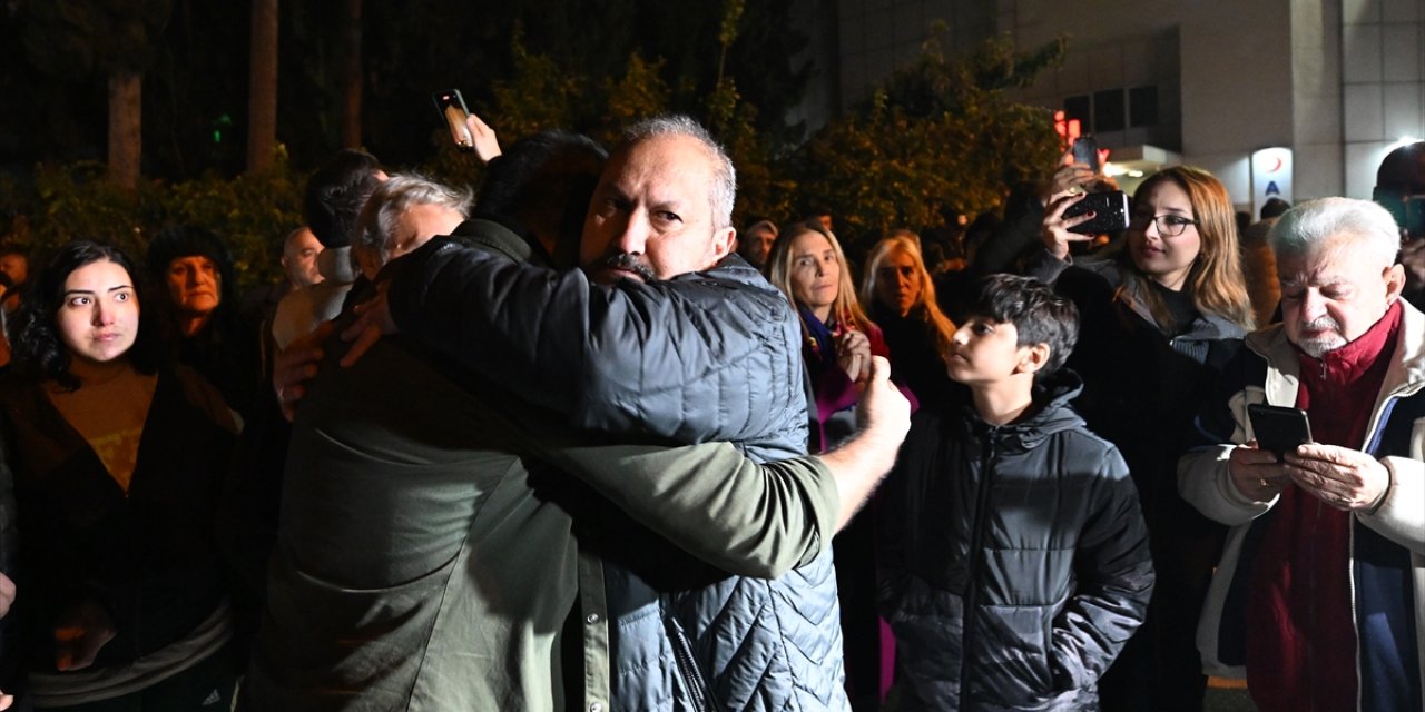 Hayranları, Ferdi Tayfur’un hayatını kaybettiği hastaneye akın etti