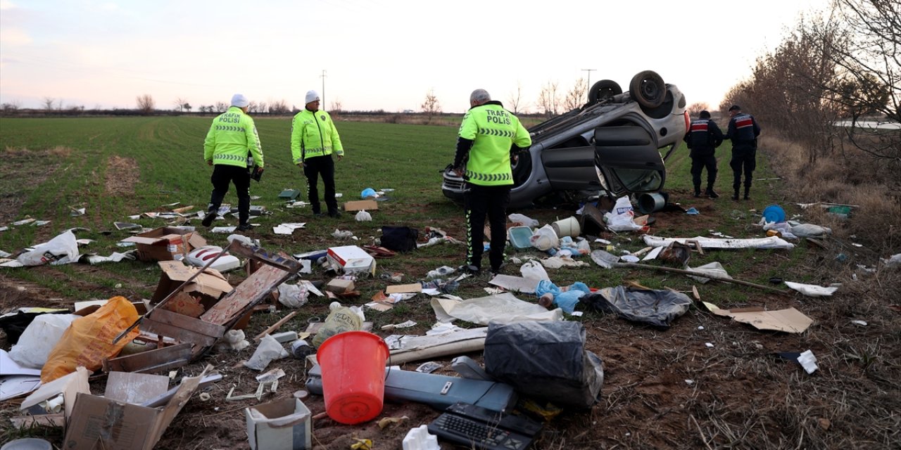 Otomobil tarlaya devrildi, sürücüsü öldü