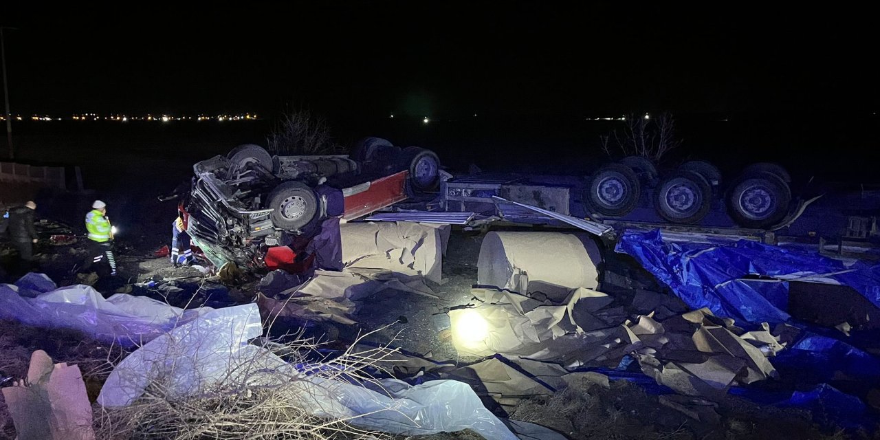 Konya’da TIR devrildi, sürücü Ahmet Zorlu hayatını kaybetti