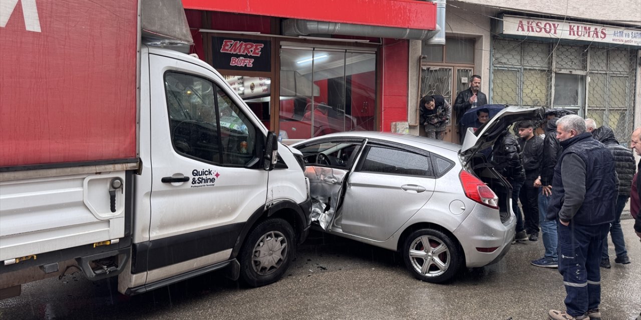 Polisten kaçtı, kovalamaca kazayla sona erdi