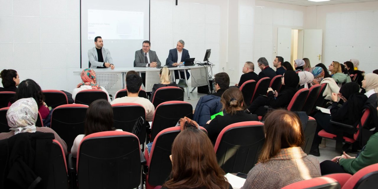 Selçuk Üniversitesinde akademik çalışmalarda yapay zeka anlatıldı