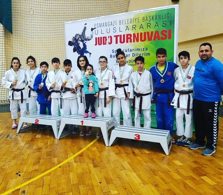Konya Büyükşehir Belediyesi Judo Takımı Bursa’da şampiyonluğu göğüsledi