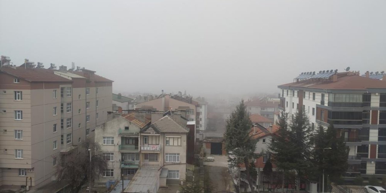 Beyşehir’de yoğun sis! Görüş mesafesi 30 metreye kadar düştü