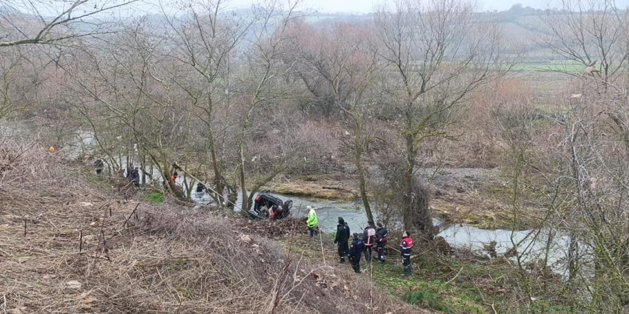 Otomobil çaya uçtu! Cesedi 50 metre ileride bulundu