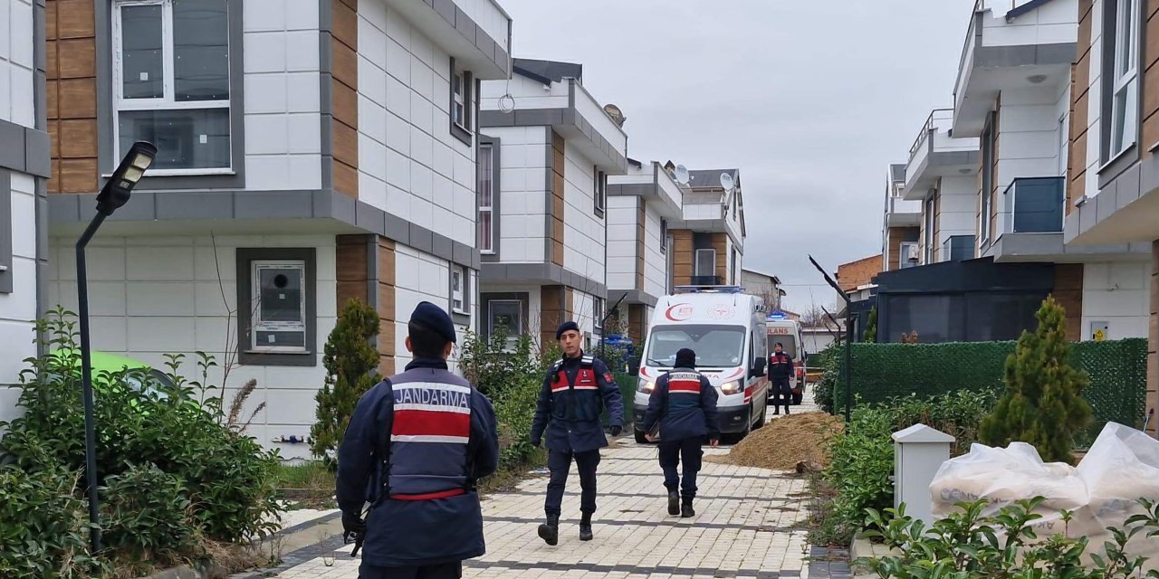 Villada anne ve kızı silahla öldürülmüş halde bulundu, baba ağır yaralı