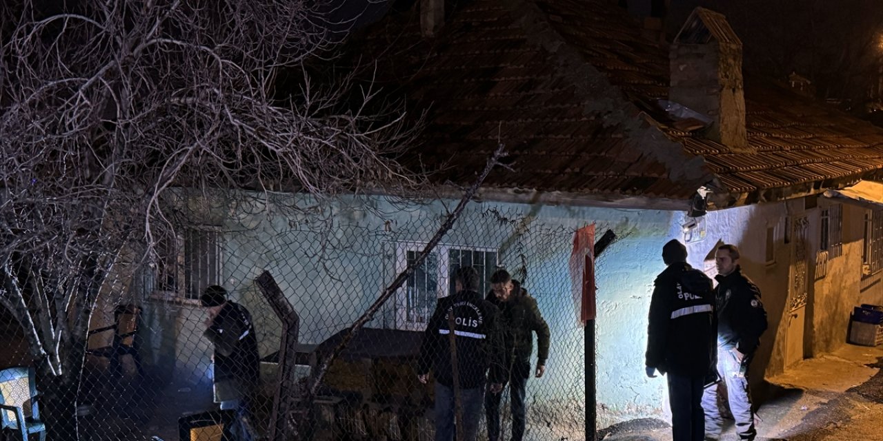 Karısını ve kayınbiraderini vurdu, kendini eve kilitledi