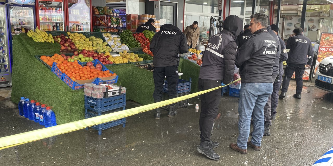 Anne, oğlunu darbeden market çalışanını silahla vurdu