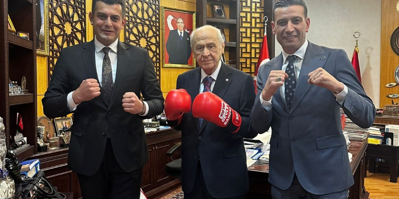 MHP Lideri Bahçeli boks eldiveni taktı