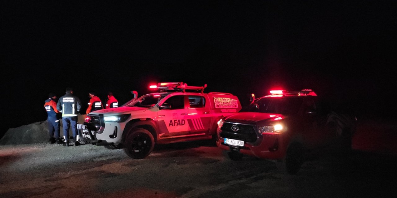 Kayalıktan düştü, Konya’dan gönderilen helikopterle kurtarıldı