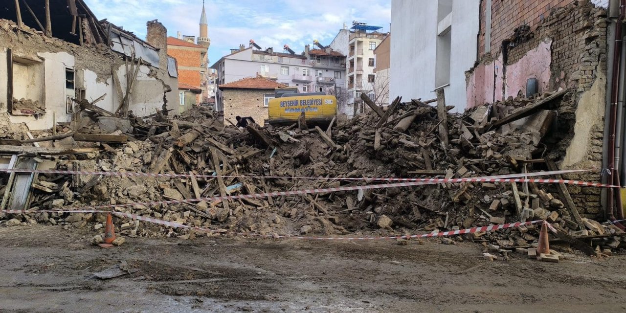 Konya’nın bir ilçesinde belediye bu binaları yıkıyor