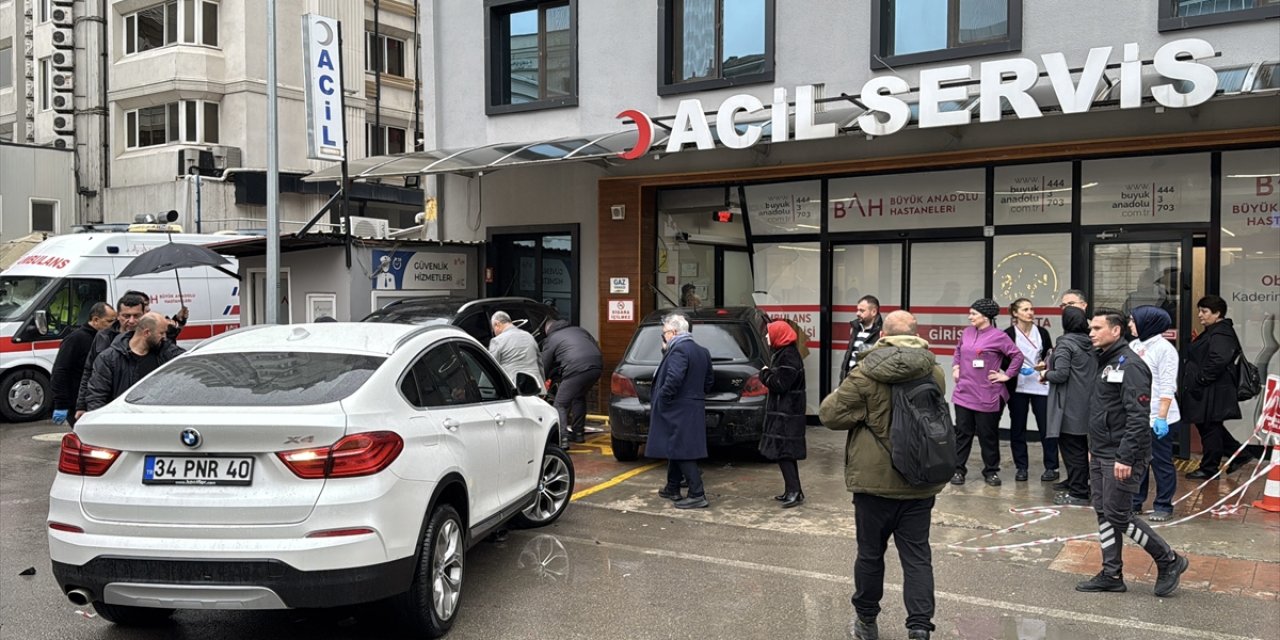 Otomobil acil servise girdi: 1 kişi yaralandı