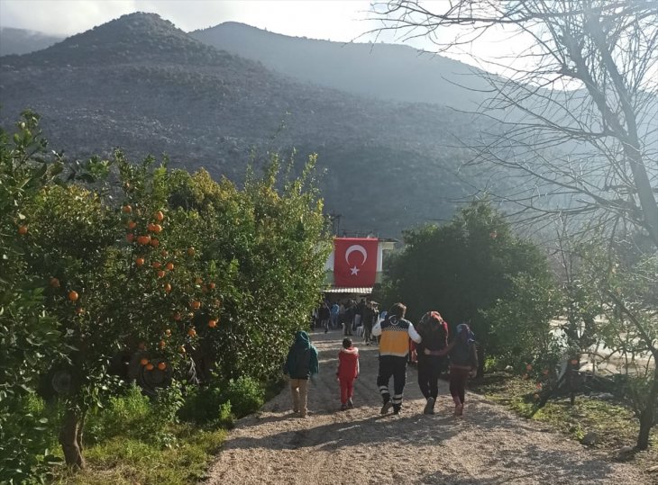 İdlib'de şehit olan Uzman Onbaşı Korkmaz'ın Antalya'daki ailesine acı haber verildi