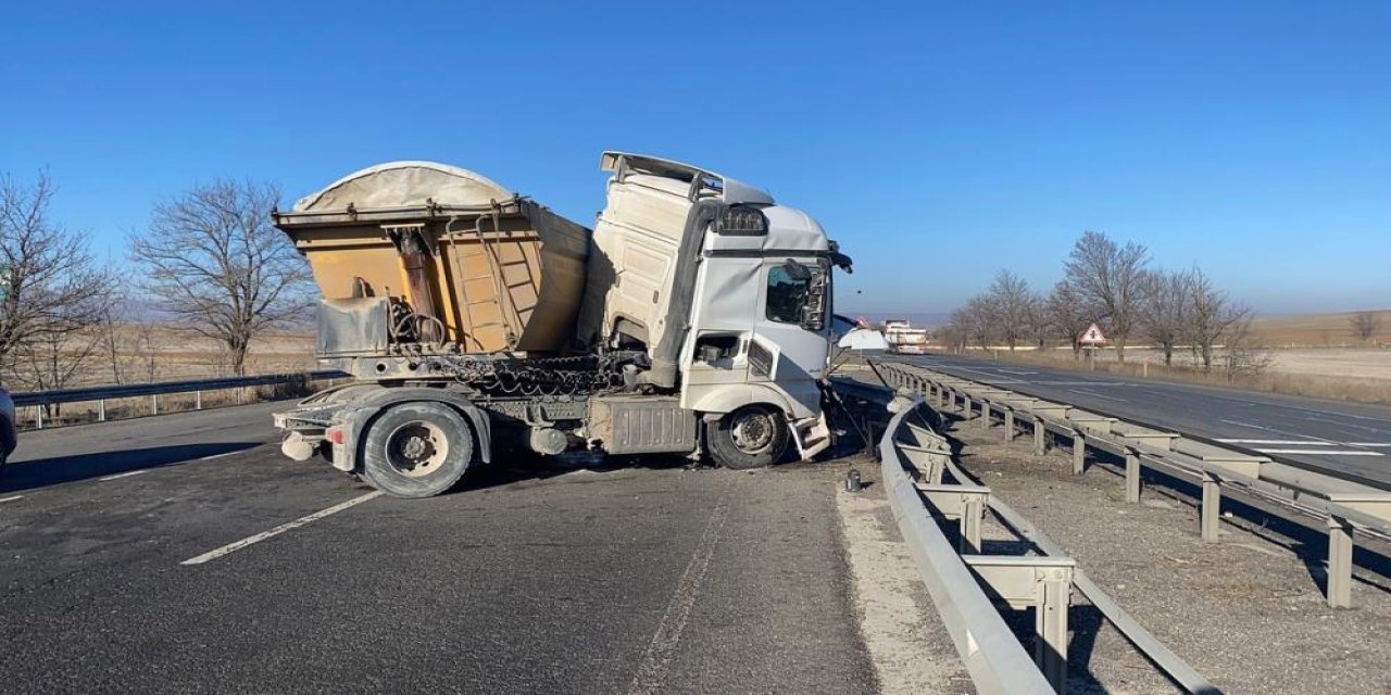 Konya'da TIR'lar çarpıştı: 1 yaralı