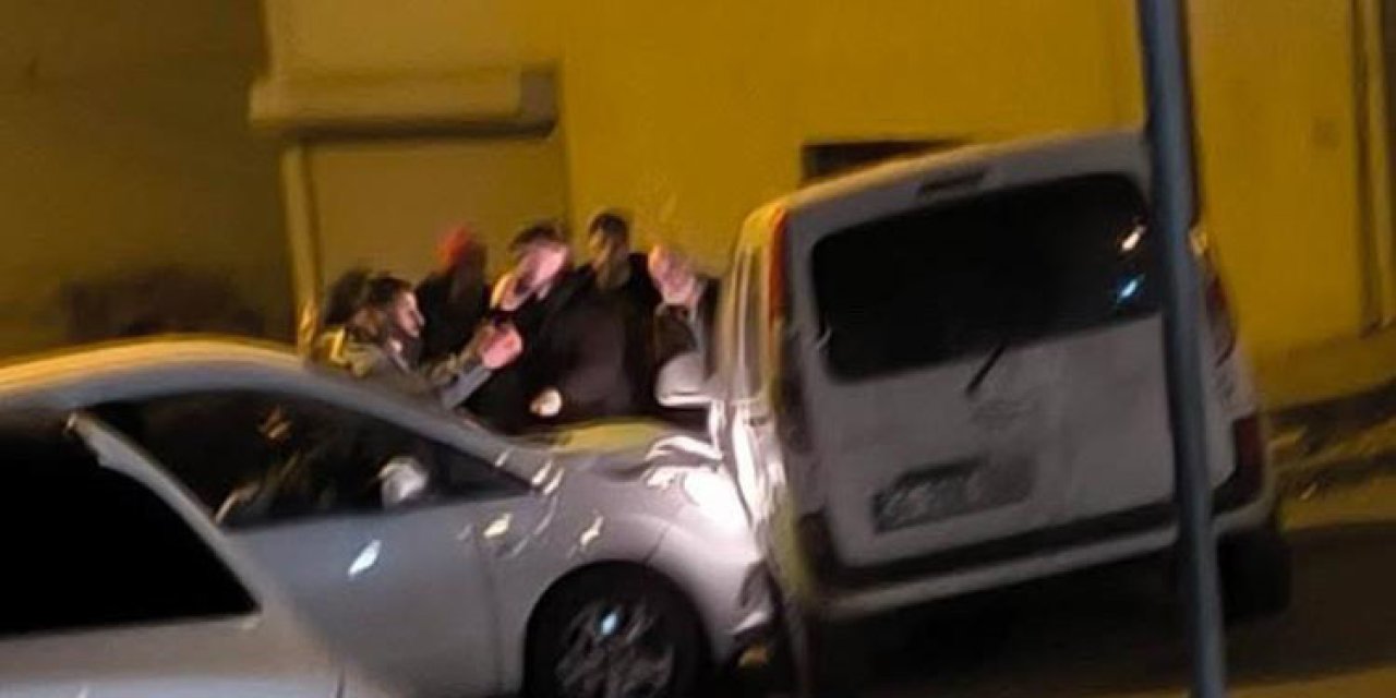 Kaza sonrası tekme tokatlı kavga çıktı! O anlar kamerada