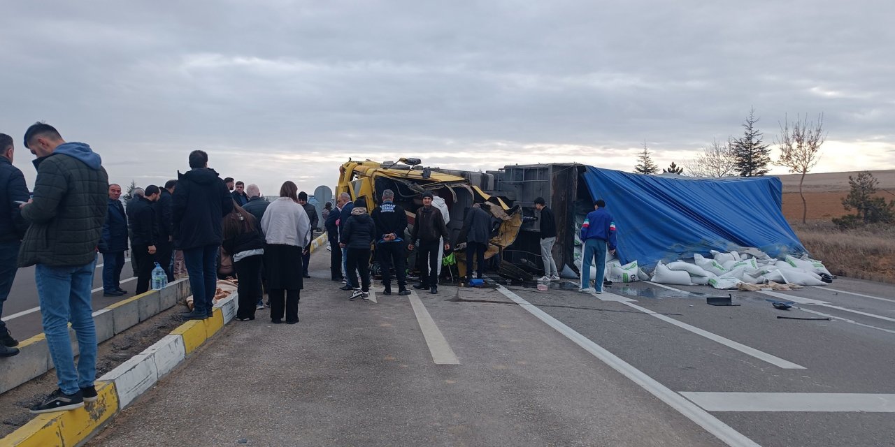 Konya’da karşı şeride geçen TIR, başka bir TIR’la çarpıştı