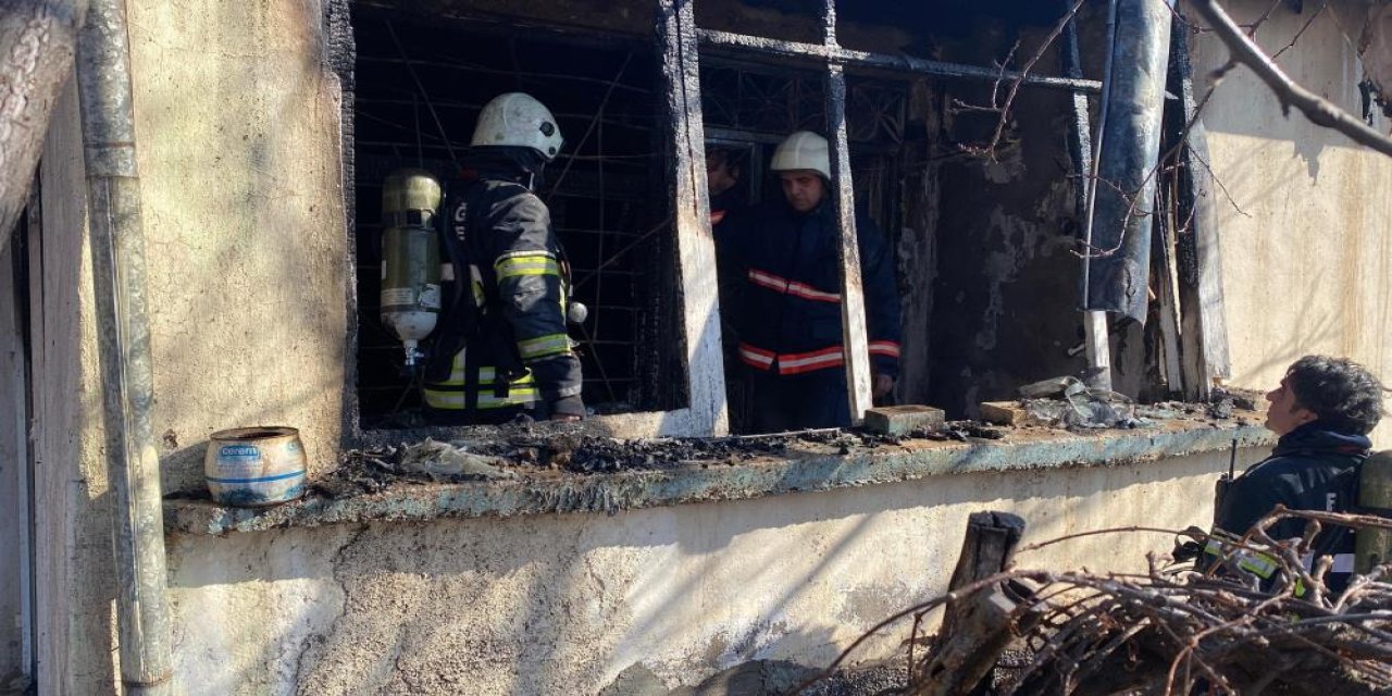 Devrilen soba yangına neden oldu! 1'i ağır 3 kişi yaralandı