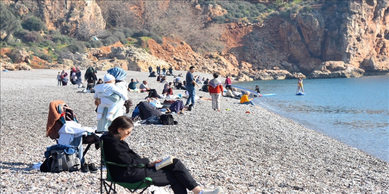 Güneşi gören sahile koştu