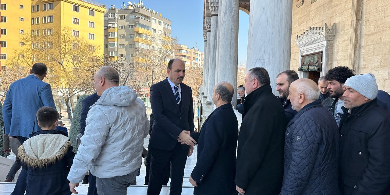 Başkan Altay, Konyalıların Cuma bereketine ortak oldu