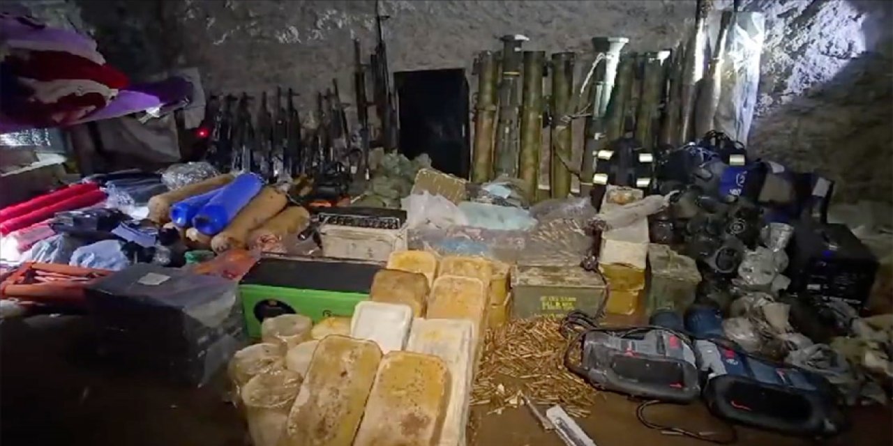 Mehmetçik inlerine girdi! Çok silah ve mühimmat bulundu