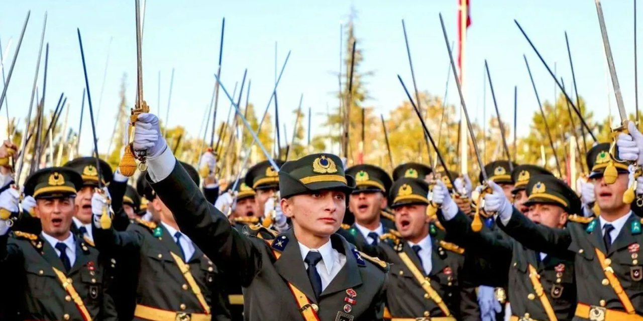 Kılıçlı yemin töreniyle ilgili karar! 5 teğmen TSK'dan ihraç edildi