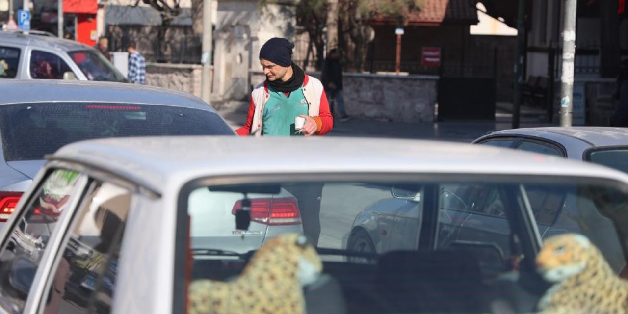 Konya’nın mesleğini aşkla yapan dilencisi yine gündem oldu