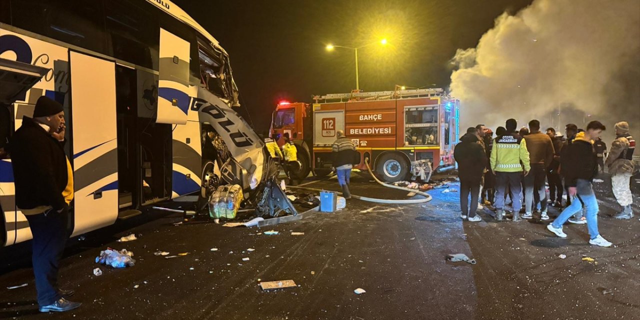 Otobüs, tır ve otomobil kazaya karıştı: 1 ölü, 19 yaralı