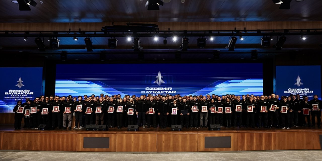 Selçuk Bayraktar, Baykar çalışanlarına 2024 ödüllerini takdim etti