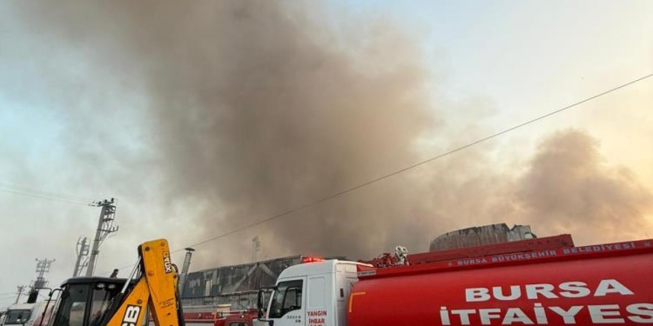 2 fabrika alevlere teslim oldu! Ekipler müdahale ediyor
