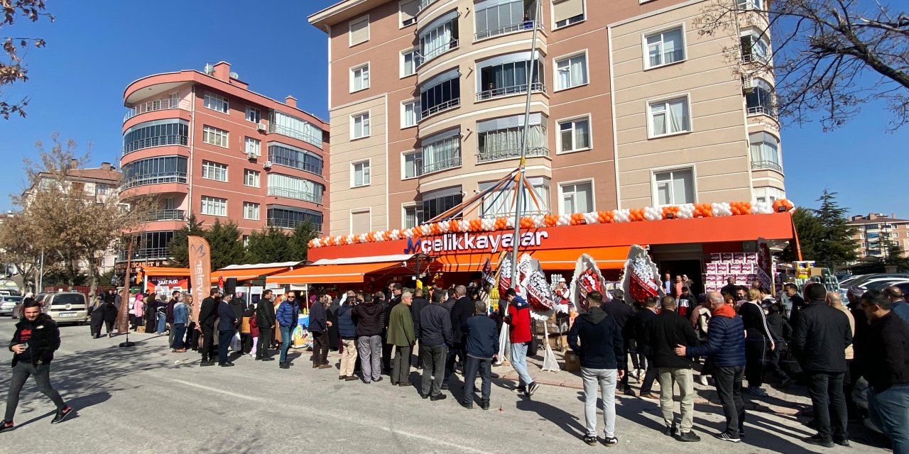 Konya’da bir mahalle daha ucuz alışveriş ile tanıştı