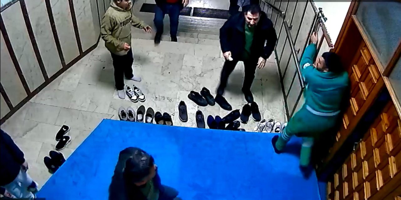 Gardını alıp cami görevlisini dövdü